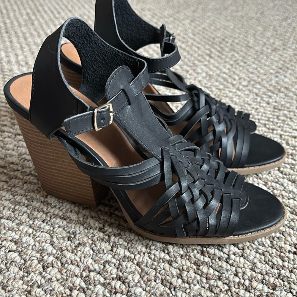 Qupid black straps chunky heel